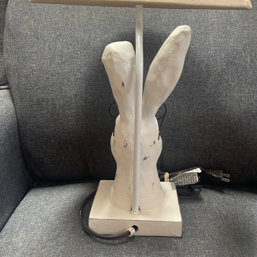 Creating Country Decor Rabbit Table Lamp